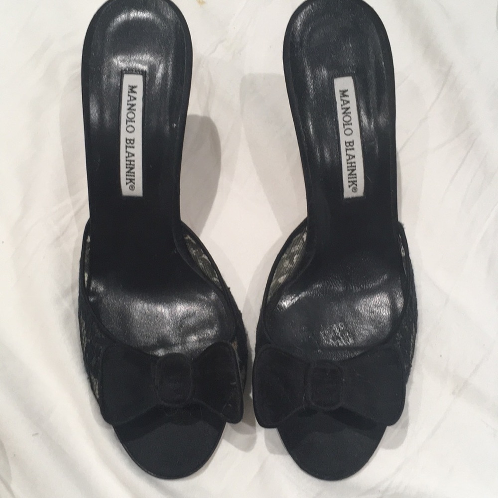 Manila Blahnik Tuxedo slide (pump)